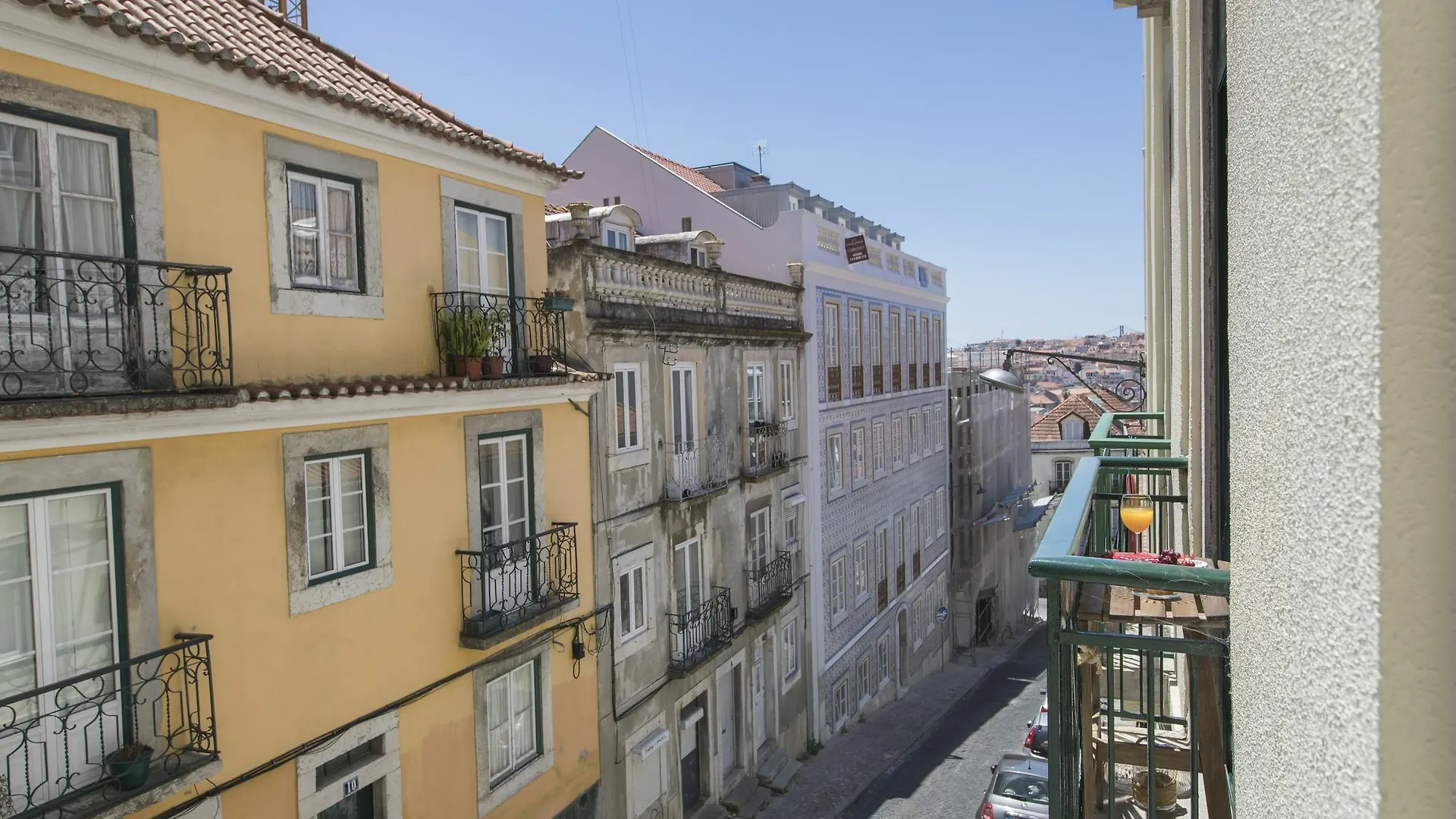 La La Lisboa contacts